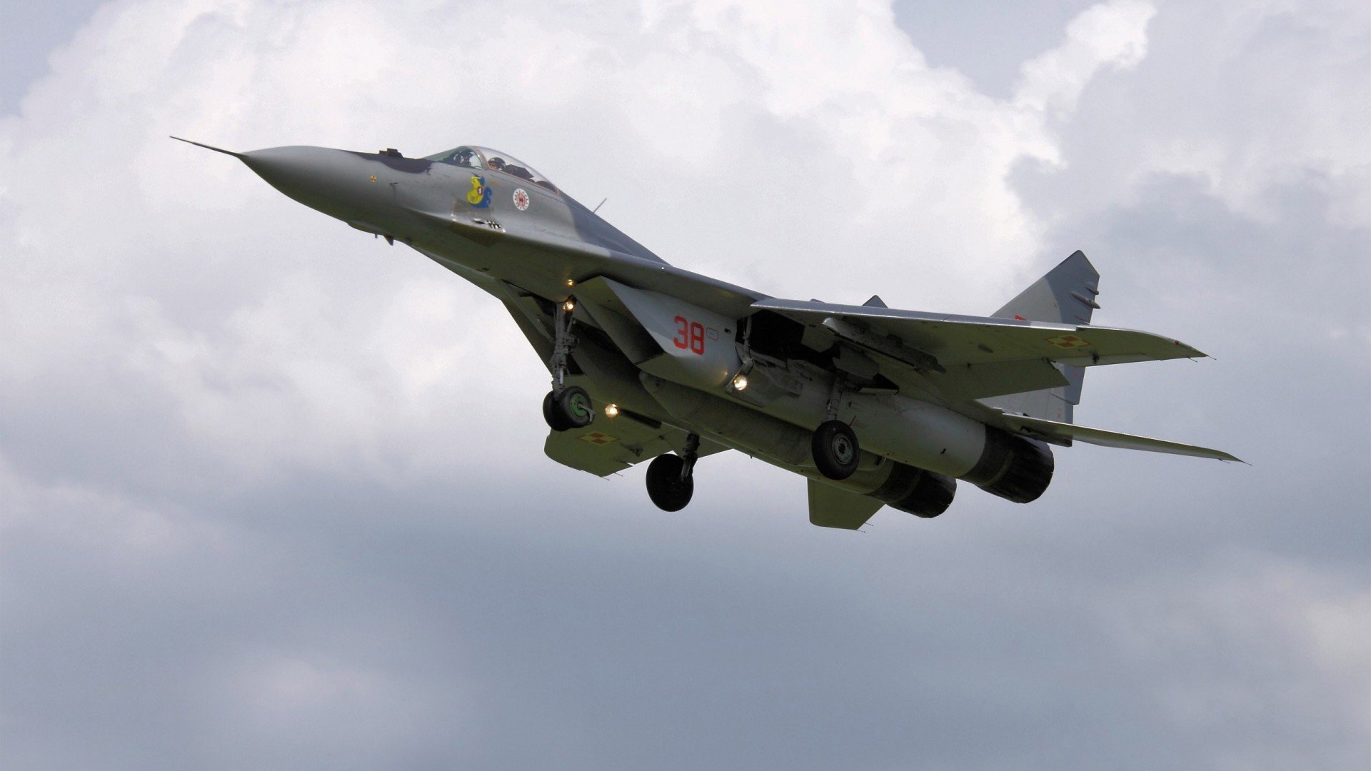 “基层足球基础设施不断完善,青少年足球热情高涨”,青少年足球训练指导思想